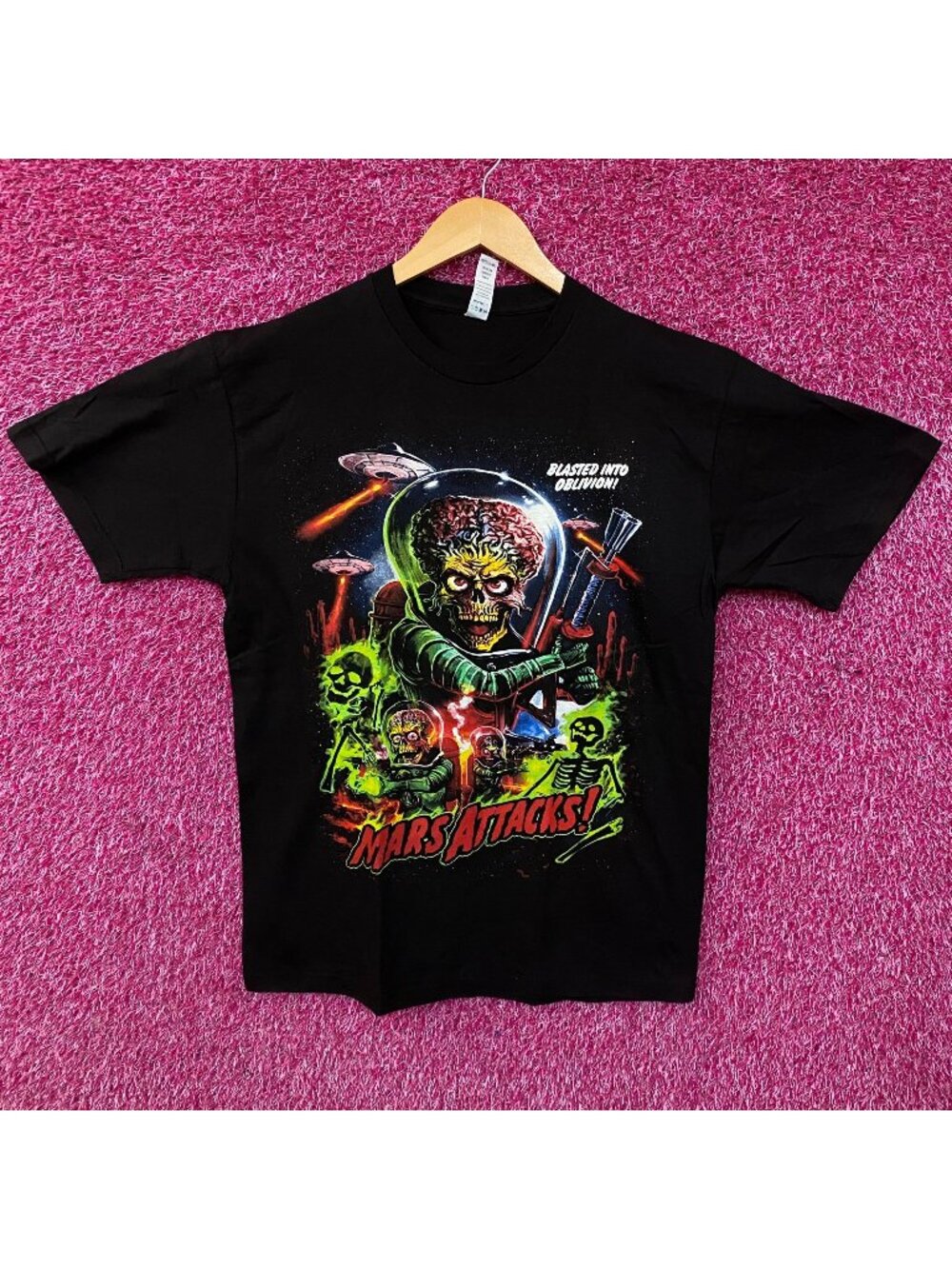 Mars Attacks: Blasted Into Oblivion Retro Graphic T-Shirt Large